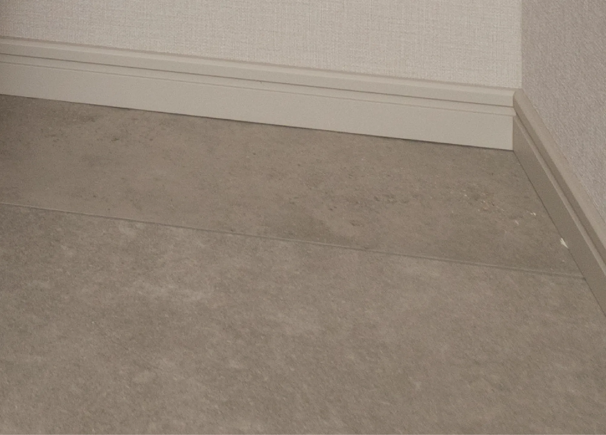 タイル貼りの床