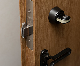 鎌付デッドボルト・防犯サムターン